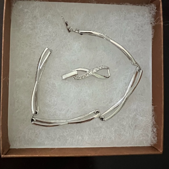 Swarovski crystal tennis bracelet with extension - Picture 2 of 2